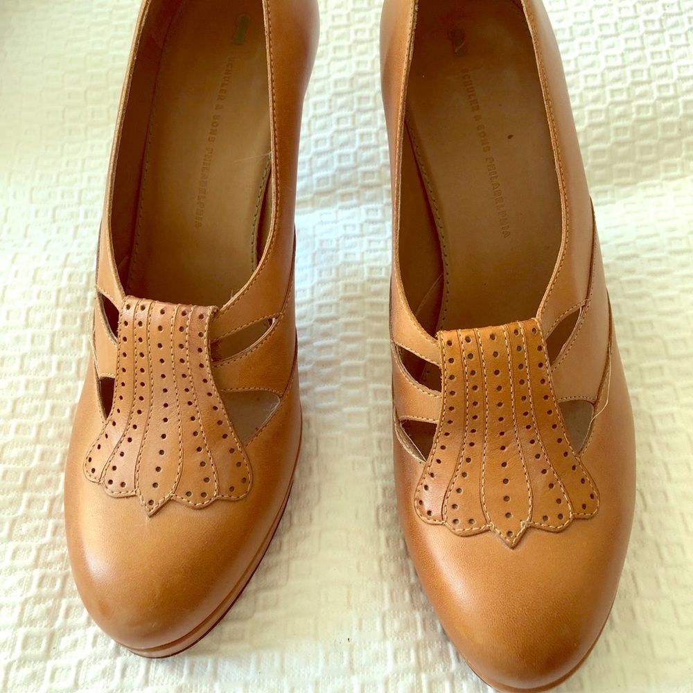 Schumer & Sons tan heels size 9.5B